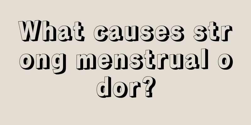 What causes strong menstrual odor?