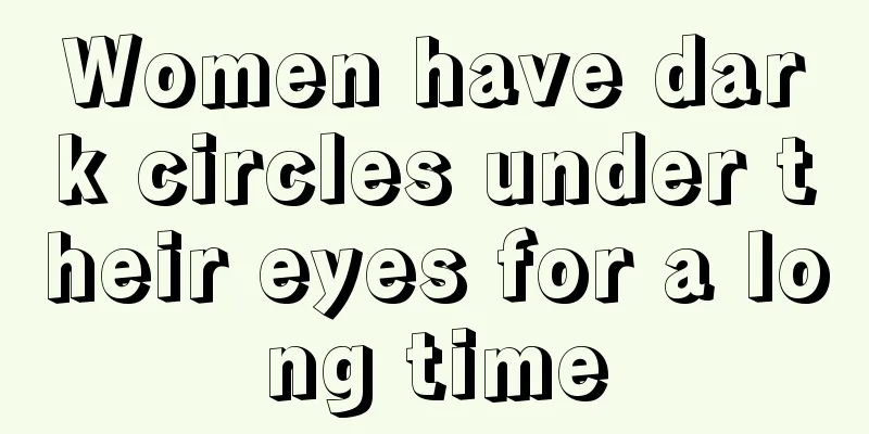 Women have dark circles under their eyes for a long time