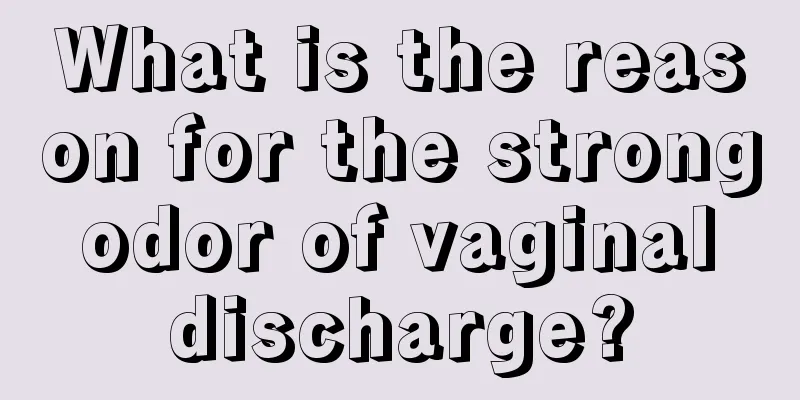 What is the reason for the strong odor of vaginal discharge?