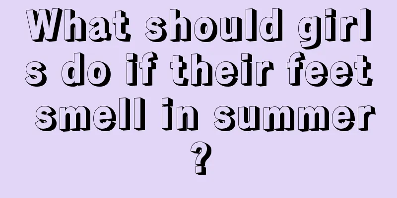 What should girls do if their feet smell in summer?