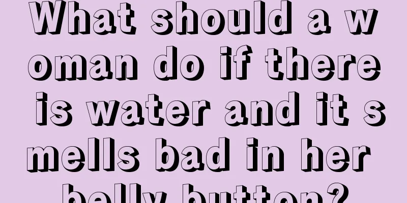 What should a woman do if there is water and it smells bad in her belly button?