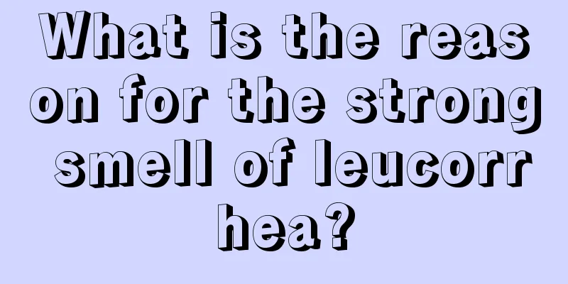 What is the reason for the strong smell of leucorrhea?