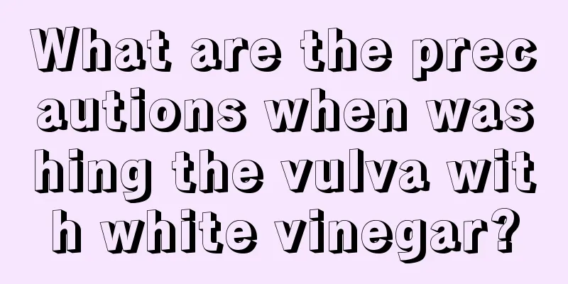 What are the precautions when washing the vulva with white vinegar?