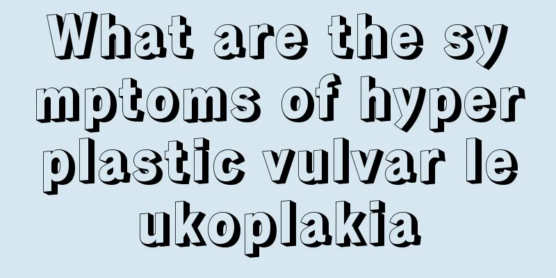 What are the symptoms of hyperplastic vulvar leukoplakia