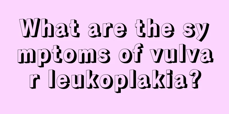 What are the symptoms of vulvar leukoplakia?