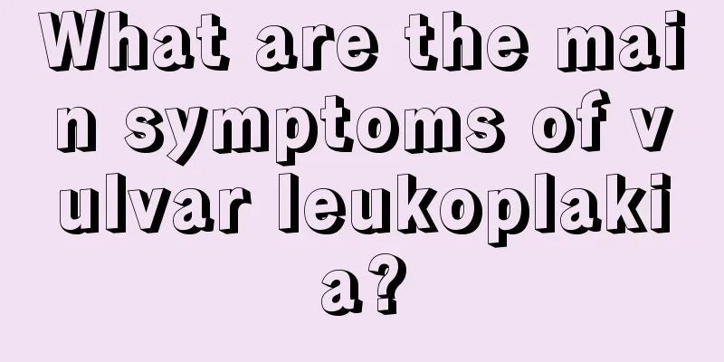 What are the main symptoms of vulvar leukoplakia?