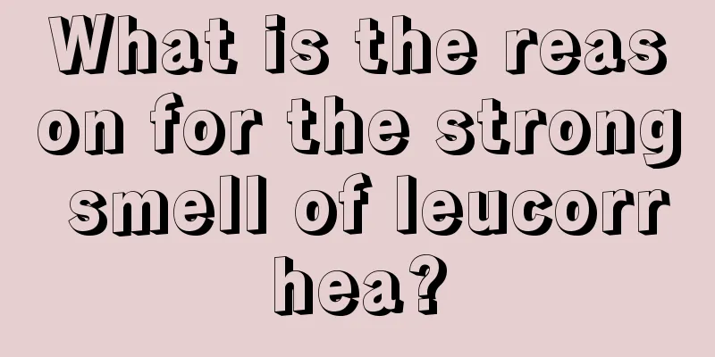 What is the reason for the strong smell of leucorrhea?